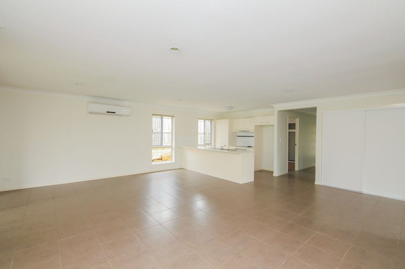 Photo - 17 Saltram Avenue, Holmview QLD 4207 - Image 5