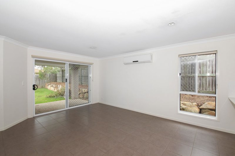 Photo - 17 Saltram Avenue, Holmview QLD 4207 - Image 6