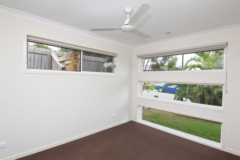 Photo - 17 Saltram Avenue, Holmview QLD 4207 - Image 7