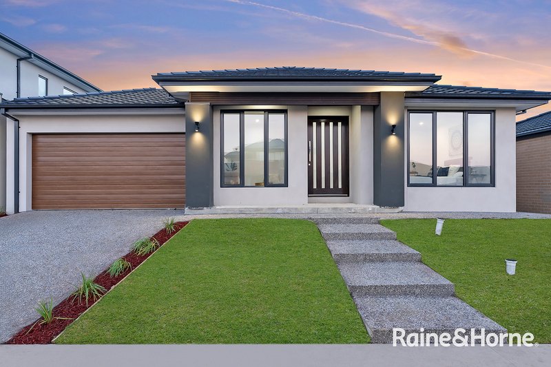 17 Sampson Drive, Pakenham VIC 3810