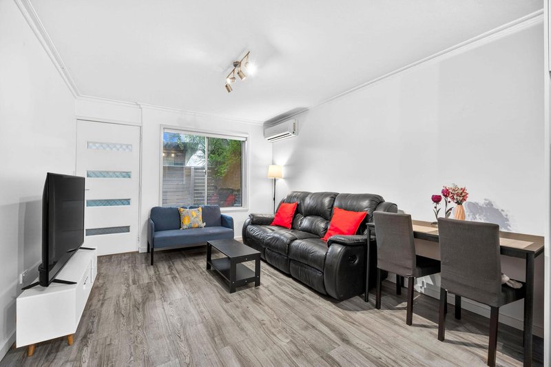 Photo - 1/7 Sanglen Terrace, Belmont VIC 3216 - Image 2