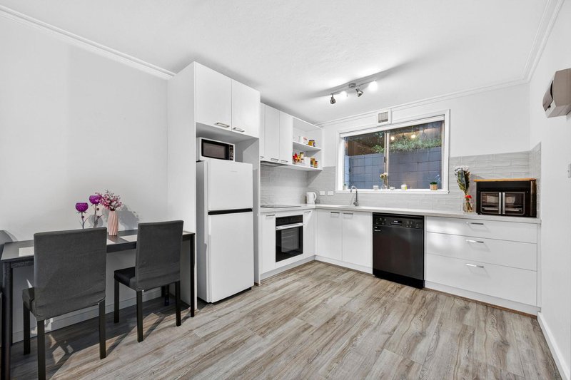 Photo - 1/7 Sanglen Terrace, Belmont VIC 3216 - Image 3