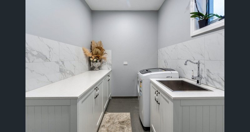 Photo - 17 Scenery Drive, Craigieburn VIC 3064 - Image 10