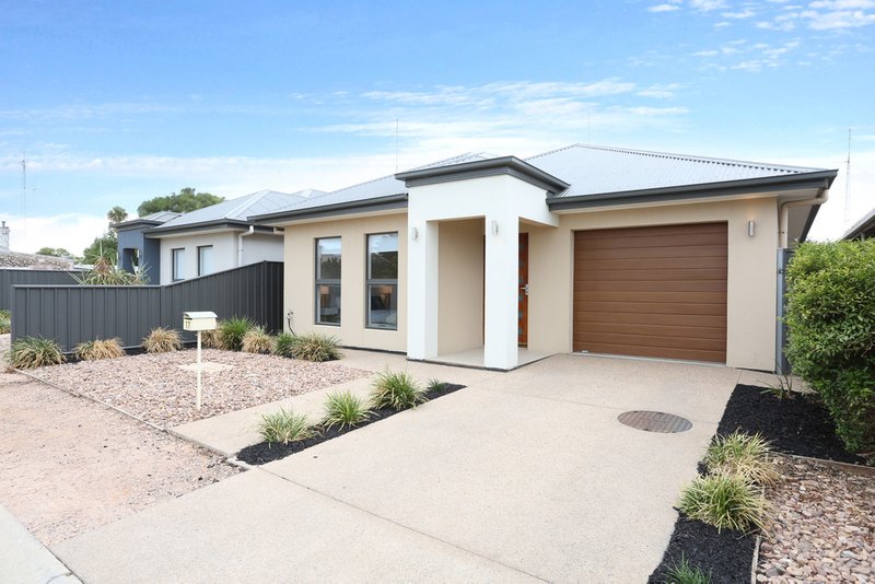 Photo - 17 Schroeder Street, Wallaroo SA 5556 - Image 2