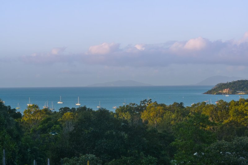 Photo - 17 Seaview Drive, Airlie Beach QLD 4802 - Image 2