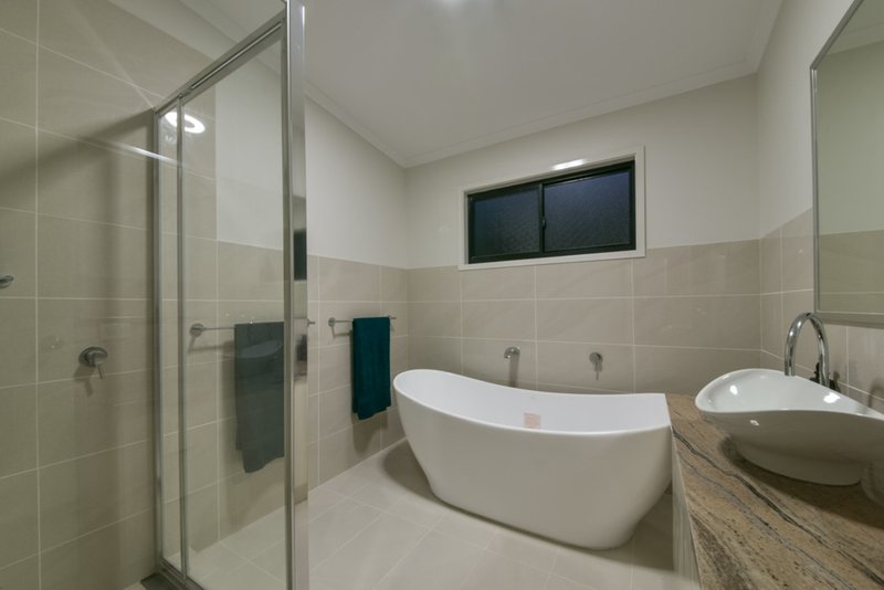 Photo - 17 Seaview Drive, Airlie Beach QLD 4802 - Image 11