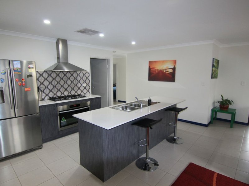 Photo - 17 Sebago Street, Wellard WA 6170 - Image 6