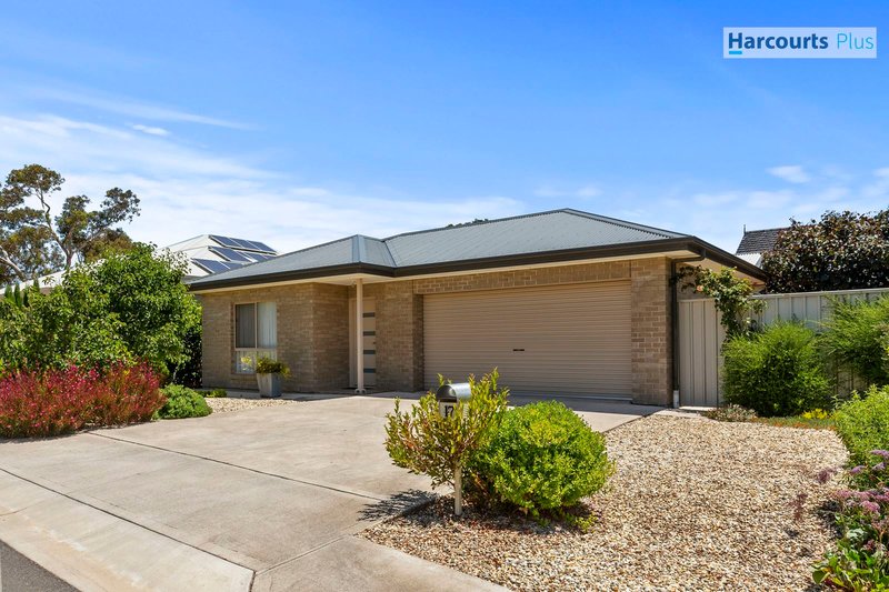 Photo - 17 Second Street, Hallett Cove SA 5158 - Image 2