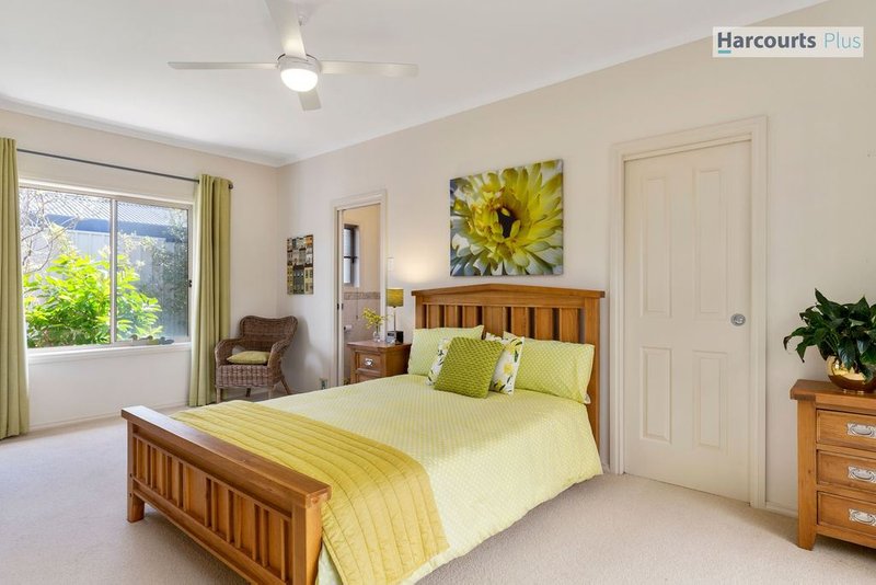 Photo - 17 Second Street, Hallett Cove SA 5158 - Image 8