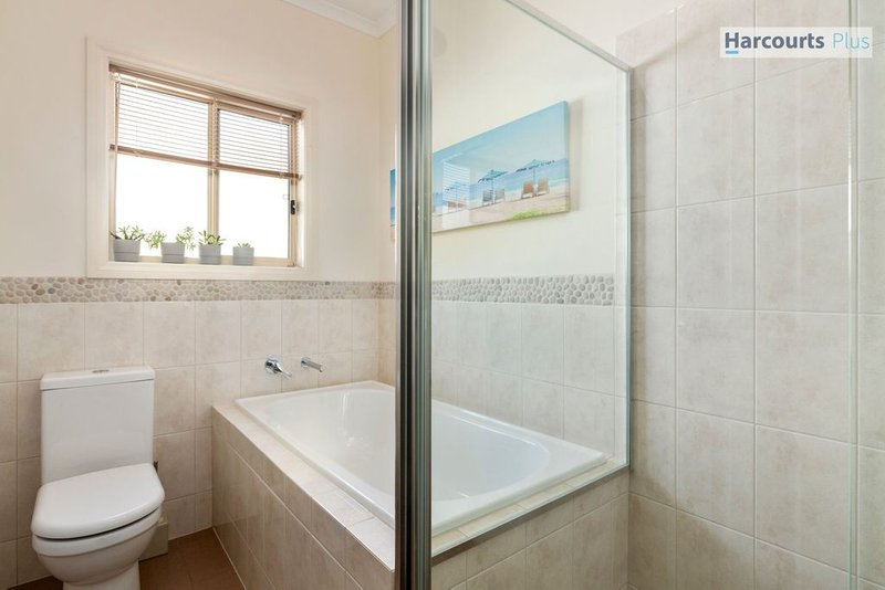 Photo - 17 Second Street, Hallett Cove SA 5158 - Image 15