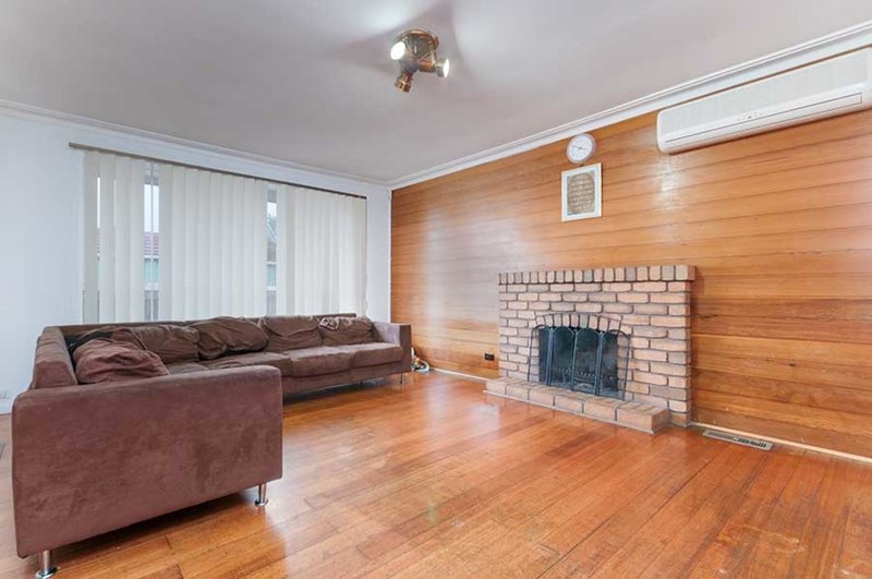 Photo - 17 Selwyn Avenue, Craigieburn VIC 3064 - Image 3