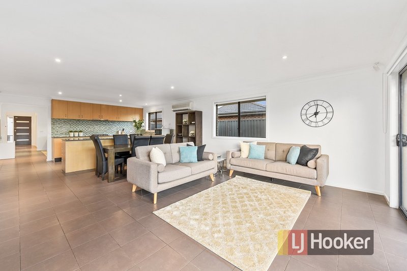 Photo - 17 Seville Street, Pakenham VIC 3810 - Image 9