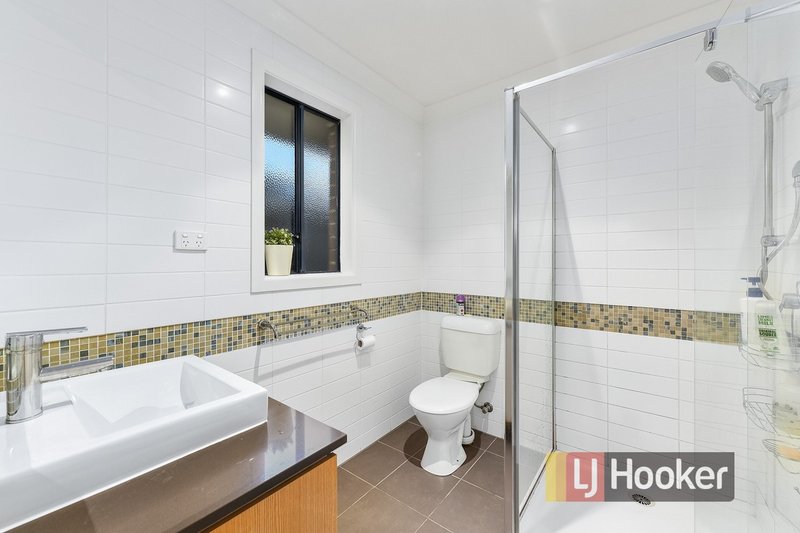 Photo - 17 Seville Street, Pakenham VIC 3810 - Image 11