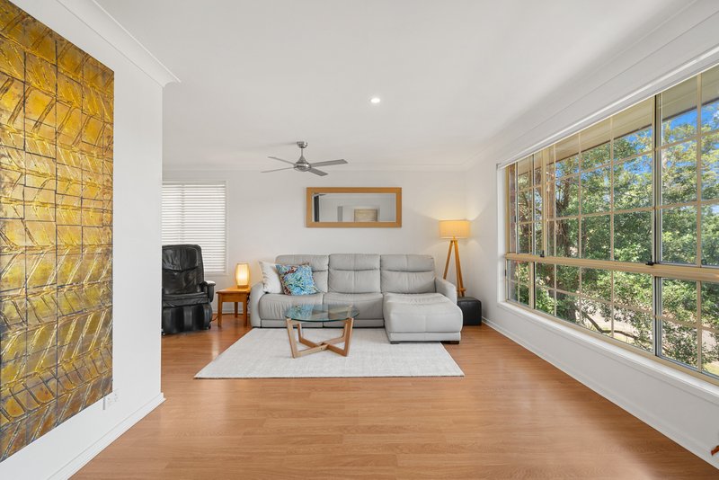 Photo - 17 Shannon Parade, Berkeley Vale NSW 2261 - Image 3