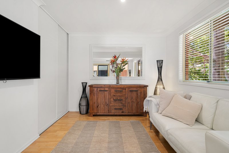 Photo - 17 Shannon Parade, Berkeley Vale NSW 2261 - Image 4