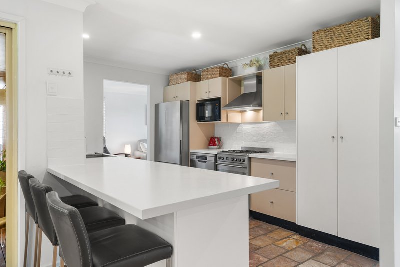 Photo - 17 Shannon Parade, Berkeley Vale NSW 2261 - Image 5