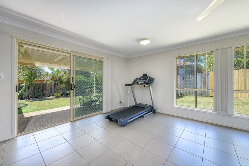 Photo - 17 Shawnee Crescent, Pimpama QLD 4209 - Image 5