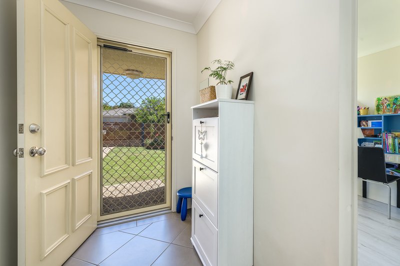 Photo - 17 Shawnee Crescent, Pimpama QLD 4209 - Image 6