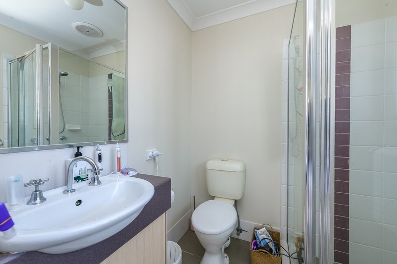 Photo - 17 Shawnee Crescent, Pimpama QLD 4209 - Image 8