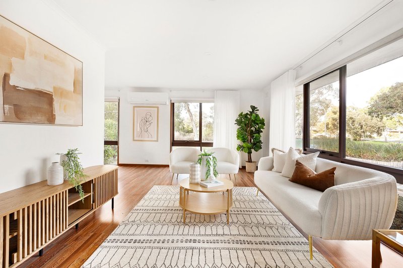 Photo - 17 Shaxton Circle, Frankston VIC 3199 - Image 2