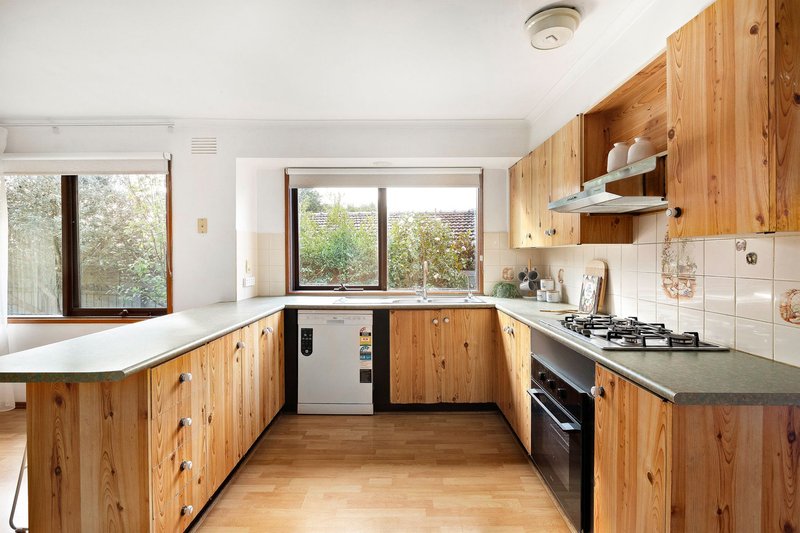 Photo - 17 Shaxton Circle, Frankston VIC 3199 - Image 5