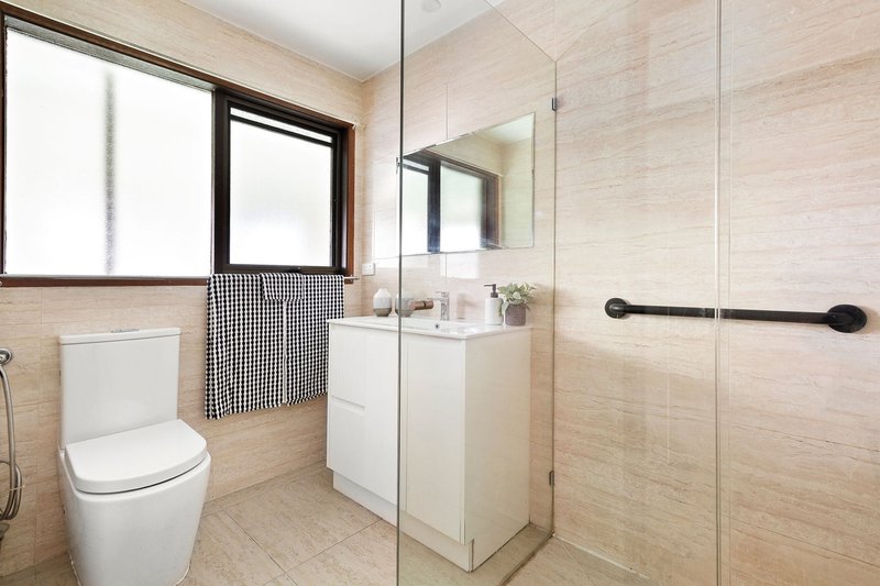 Photo - 17 Shaxton Circle, Frankston VIC 3199 - Image 8