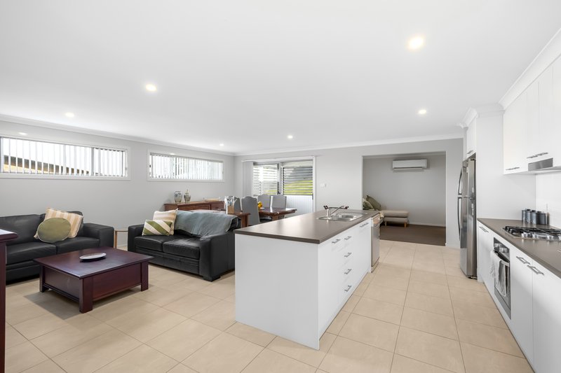 Photo - 17 Shirara Close, Cameron Park NSW 2285 - Image 3