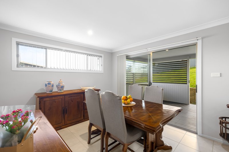 Photo - 17 Shirara Close, Cameron Park NSW 2285 - Image 4
