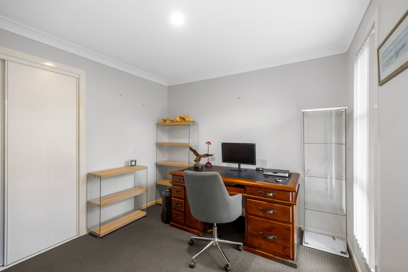 Photo - 17 Shirara Close, Cameron Park NSW 2285 - Image 9