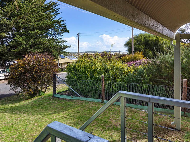 Photo - 17 Shoreline Drive, Clayton Bay SA 5256 - Image 2