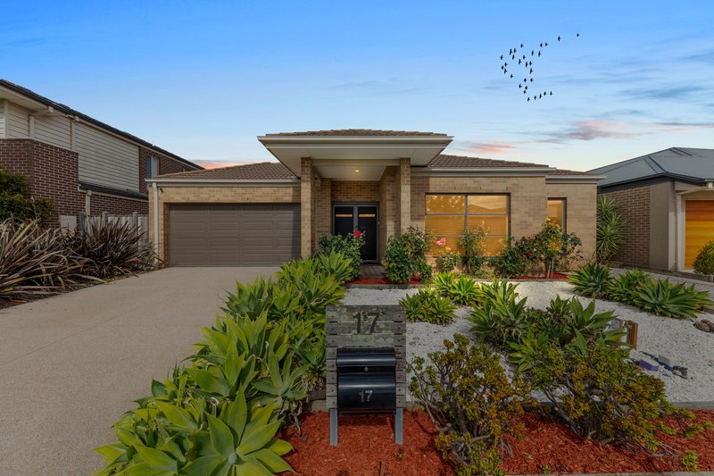 17 Silverleaf Crescent, Officer VIC 3809