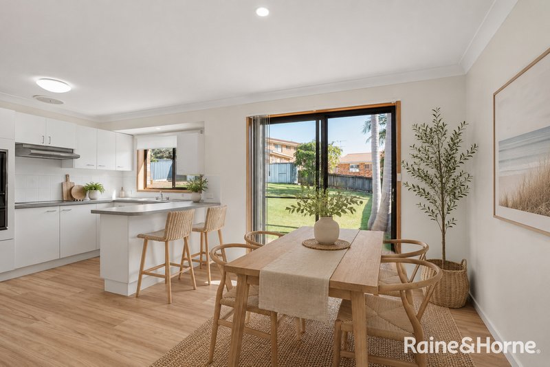 Photo - 17 Simmons Drive, Ulladulla NSW 2539 - Image 3
