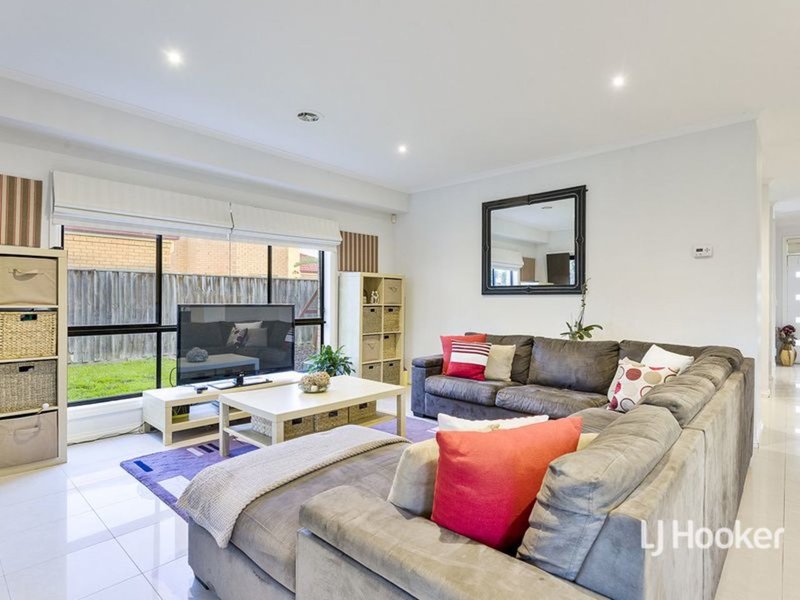 Photo - 17 Siracusa Avenue, Point Cook VIC 3030 - Image 6