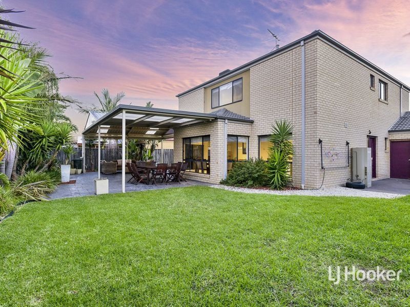 Photo - 17 Siracusa Avenue, Point Cook VIC 3030 - Image 12