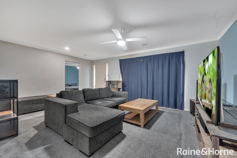 Photo - 17 Sirius Way, Kurunjang VIC 3337 - Image 3