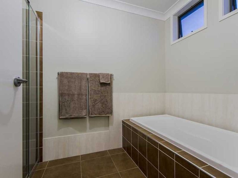 Photo - 17 Skyburnett Street, Reedy Creek QLD 4227 - Image 18