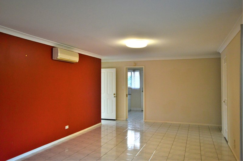 Photo - 17 Solandra Crescent, Calamvale QLD 4116 - Image 4