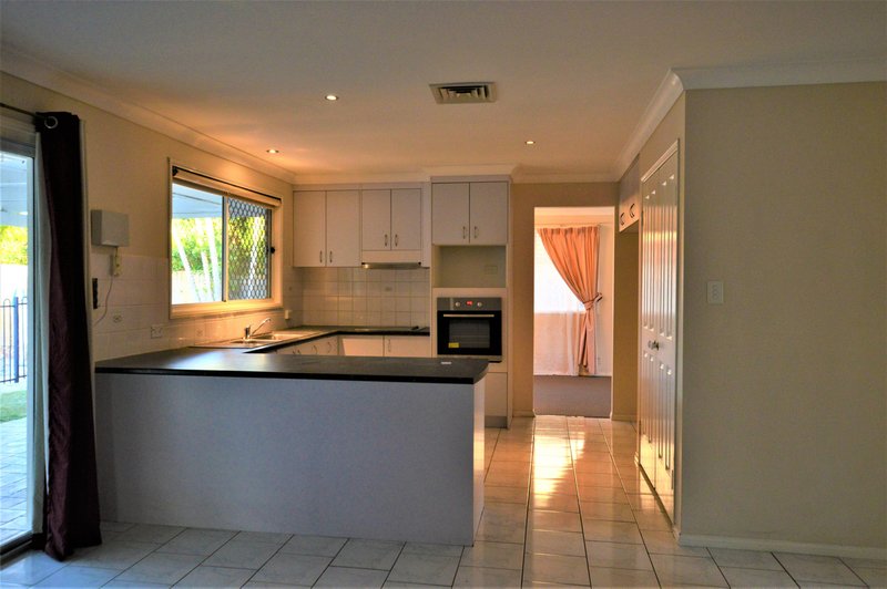 Photo - 17 Solandra Crescent, Calamvale QLD 4116 - Image 6