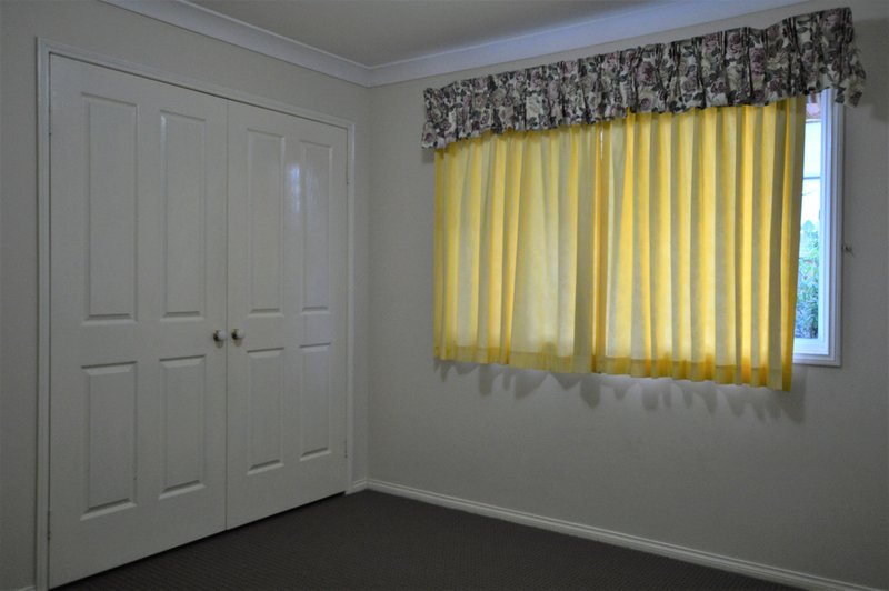 Photo - 17 Solandra Crescent, Calamvale QLD 4116 - Image 7