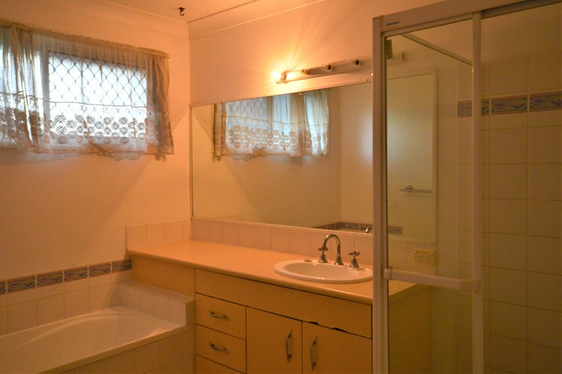 Photo - 17 Solandra Crescent, Calamvale QLD 4116 - Image 8