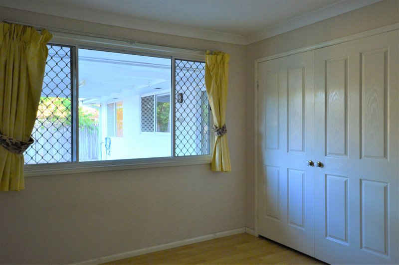 Photo - 17 Solandra Crescent, Calamvale QLD 4116 - Image 9