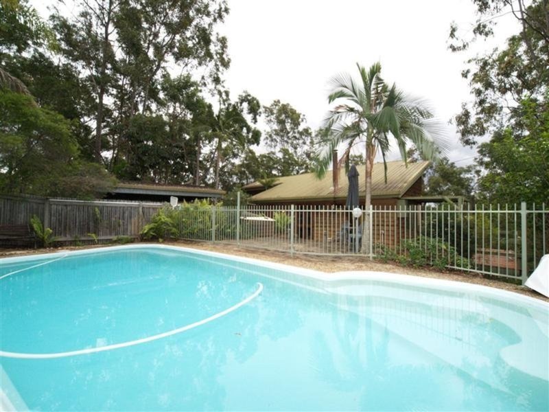 Photo - 17 Somers Street, Cashmere QLD 4500 - Image 2