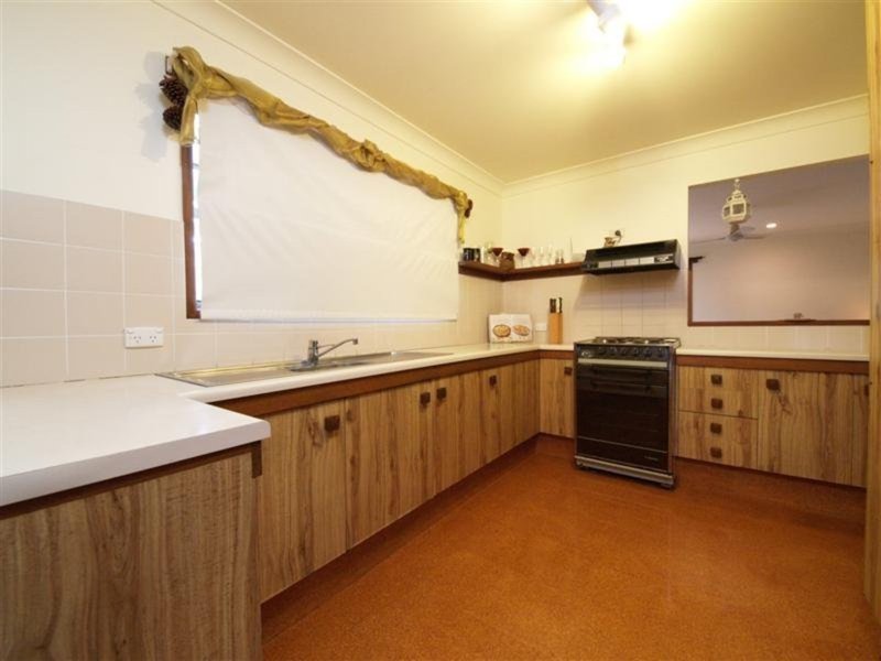 Photo - 17 Somers Street, Cashmere QLD 4500 - Image 7