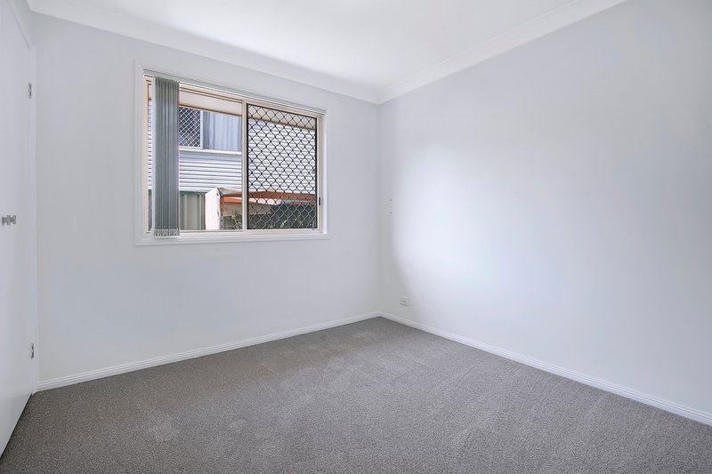 Photo - 17 Sorrento Street, Wynnum West QLD 4178 - Image 10