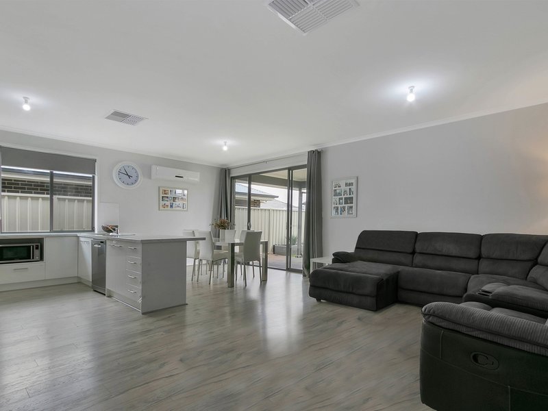 Photo - 17 Spring Street, Munno Para West SA 5115 - Image 6