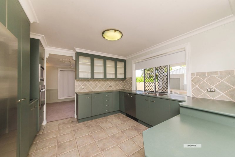 Photo - 17 Springfield Drive, Norman Gardens QLD 4701 - Image 6