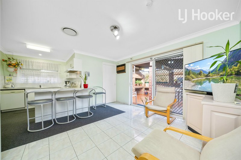 Photo - 17 St Kilda Street, St Johns Park NSW 2176 - Image 4