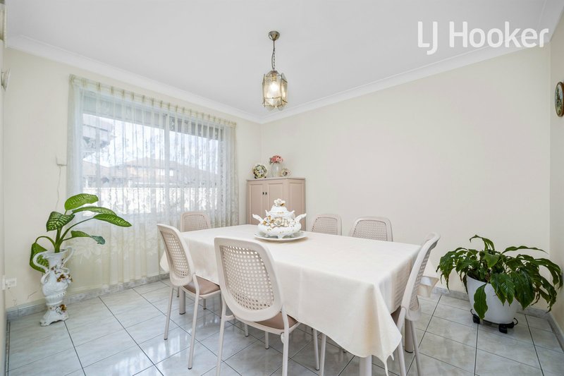 Photo - 17 St Kilda Street, St Johns Park NSW 2176 - Image 6