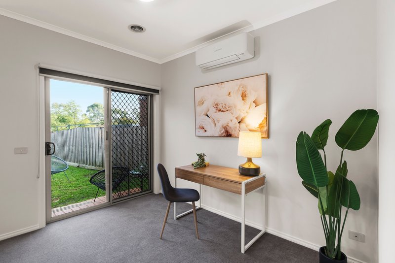 Photo - 17 St Laurent Rise, Knoxfield VIC 3180 - Image 5