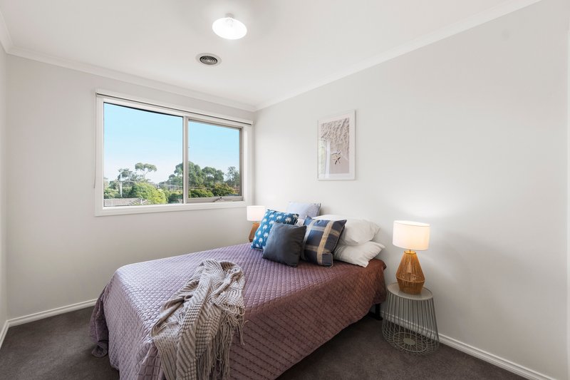 Photo - 17 St Laurent Rise, Knoxfield VIC 3180 - Image 7